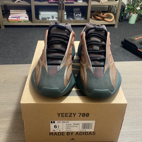 Yeezy 700 V3